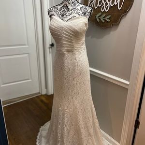 Size 20 incredibly soft lace wedding dress